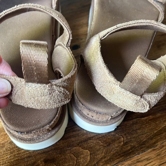 Ugg Sz 8.5 Women’s Goldenstar Sandal in Chestnut Super Comfortable - Picture 6 of 13